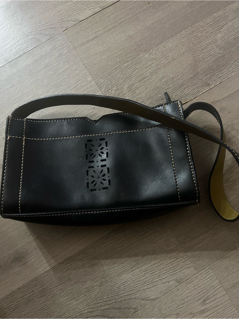 Mondani Black Leather Shoulder Bag with Contrasting Stitching